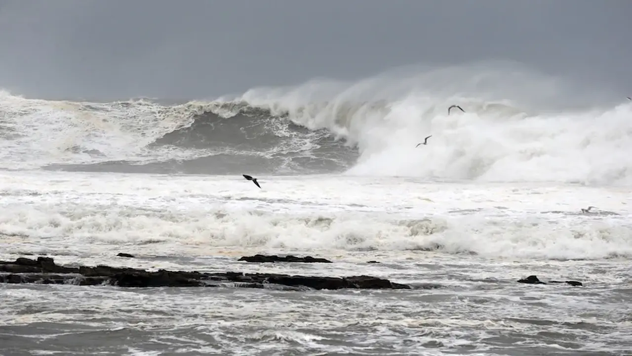 حالة استنفار قصوى بموانئ الوسط والجنوب لمواجهة اضطرابات جوية من مستوى يقظة برتقالي
